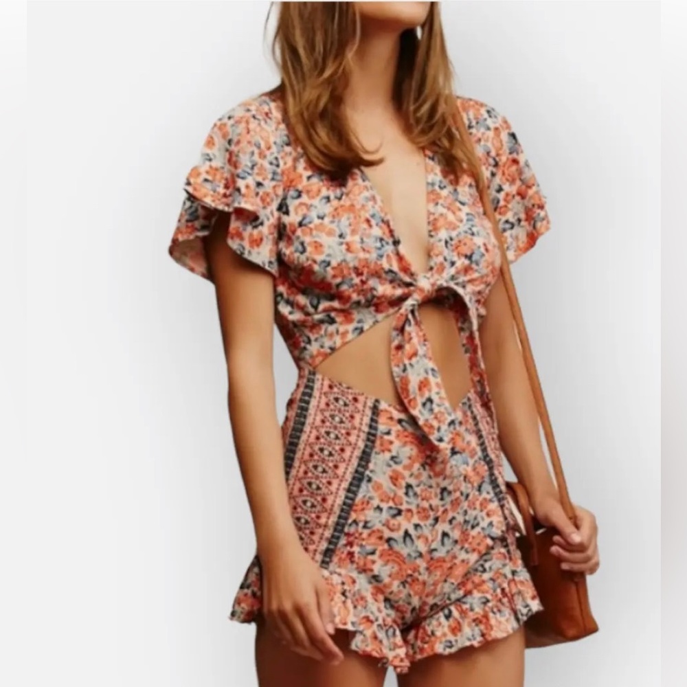 Free People Surf Date Cute Tie Front Cut Out Floral Romper Size 2